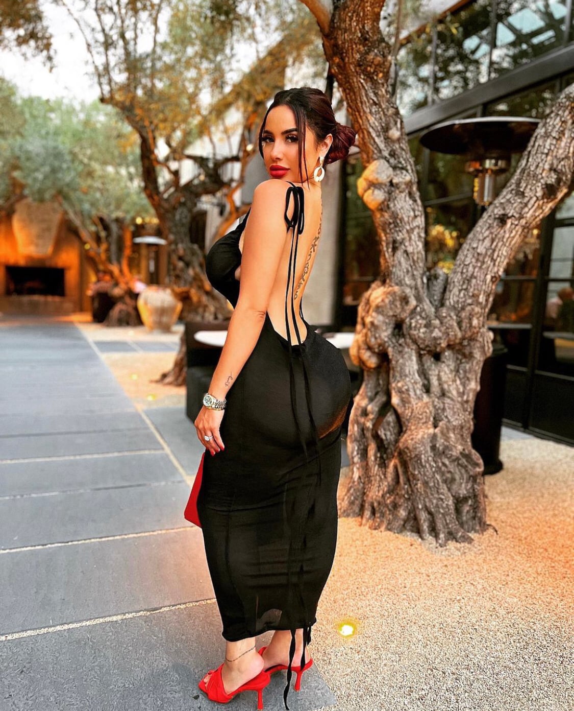 Check out Debbie Ayoub (@debvarela_) on Linkme