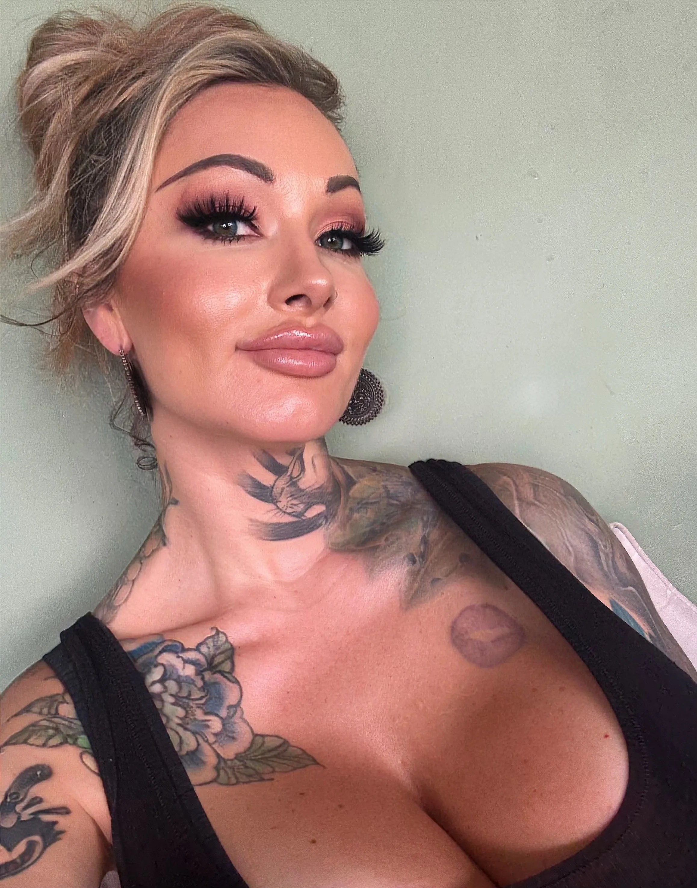 Check out Desirae Fraser (@msdezfraser) on Linkme