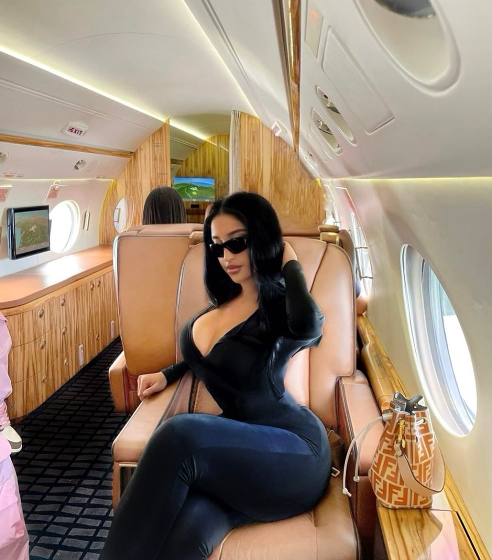 Check out Drea ღ (@dreathefeline) on Linkme